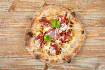 pizza margherita al forno impastare lavorazione impasto infornare ingredienti farina panetto mozzarella polpette 