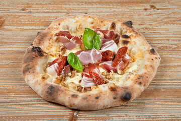 pizza margherita al forno impastare lavorazione impasto infornare ingredienti farina panetto mozzarella polpette 