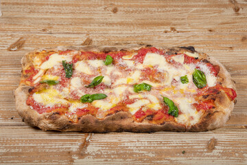 impasto pizza margherita Napoletana, ingredienti farina acqua lievito stesura lavorazione ripieno 