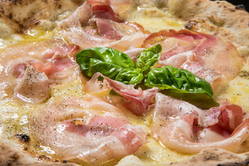 impasto pizza margherita Napoletana, ingredienti farina acqua lievito stesura lavorazione ripieno 