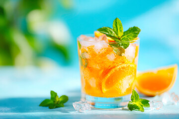 Fototapeta premium Refreshing Orange Mint Summer Drink A Vibrant Visual Feast
