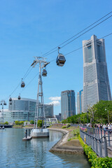 横浜のロープウェイとランドマークタワー（みなとみらい）