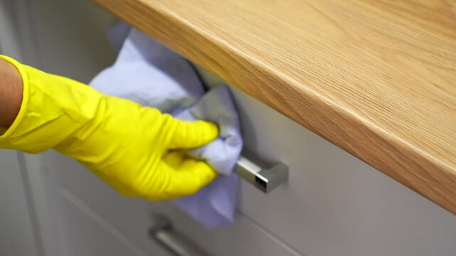 hygiene and disinfection of surfaces.
The housekeeper will wipe door handles and surfaces in gloves.
Cleaning the house.