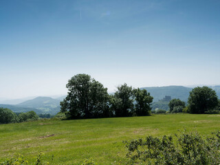 Château de Murol, Majestueuse ancienne forteresse à tours en amendes dominant la vallée depuis...