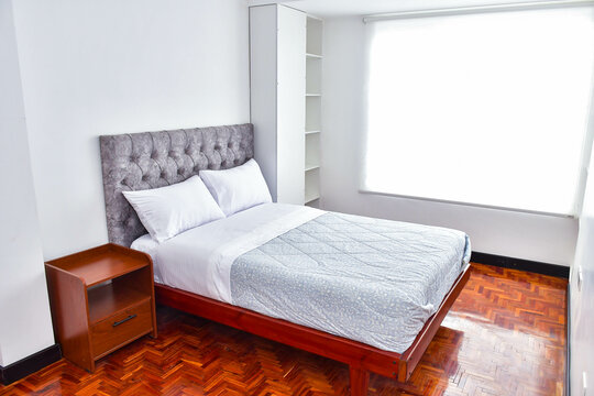 Habitaci&oacute;n acogedora, simple sin detalles. 