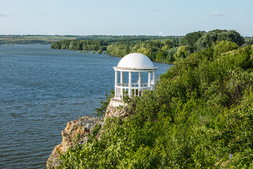 Obraz premium Beautiful natural landscape in the north of the Republic of Moldova with the Prut River and steep cliffs.