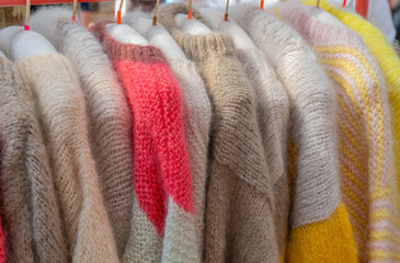 kalte Herbst und Winterzeit ist Mohairpullover und Mohairjacken Saison 