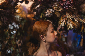 植物園の中の女性