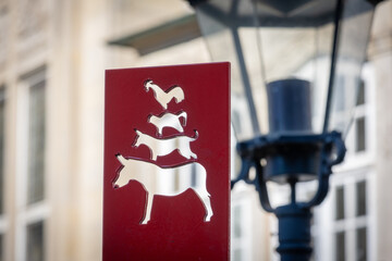Schablonenartige Skulptur der Bremer Stadtmusikanten auf dem Marktplatz von Bremen