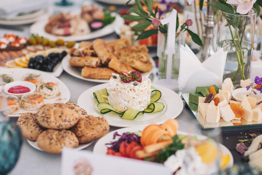 Delicious spread of gourmet dishes showcased at a vibrant garden party in the afternoon sun, inviting friends to indulge in a culinary experience filled with flavors and colors