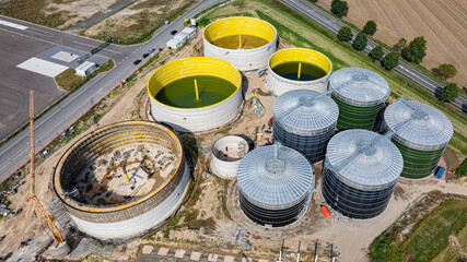 Neubau einer modernen Biogasanlage, Großbaustelle aus der Vogelperspektive - Luftbild..