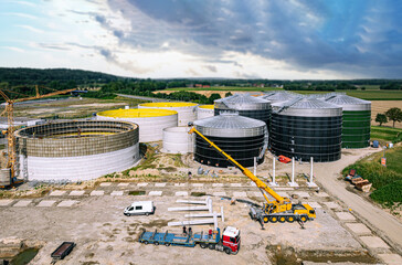 Neubau einer modernen Biogasanlage, Großbaustelle aus der Vogelperspektive - Luftbild..