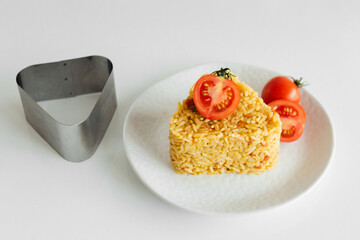 serving a dish using a shaping ring