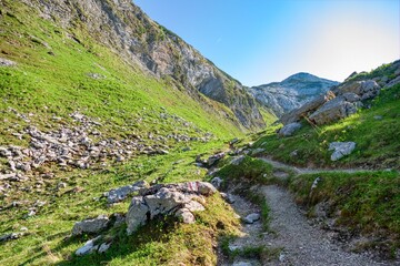Obraz premium summer hiking adventure in totes gebirge