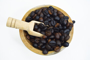 Roasted Coffee Beans in Wooden bowl on white background. Top view.
Close up of roasted coffee beans, a picture that can feel the aroma or smell of delicious roasted coffee.


