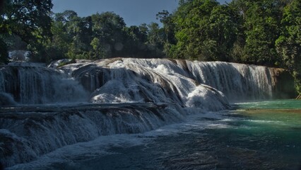 Obraz premium Agua Azul Waterfalls in Chiapas, Mexico — vibrant turquoise cascades flowing through lush jungle, a natural wonder of southern Mexico.
