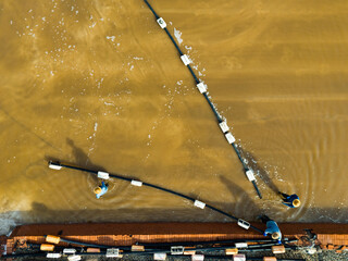 Salt-farm workers produce salt in the salt fields， salt-farm equipment produces salt