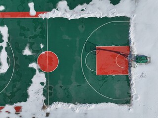 The school's basketball court in winter, the basketball court is covered with snow
