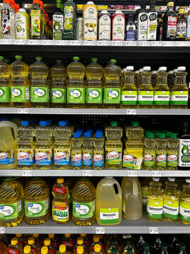 Oil Shelves Stocked With Various Brands and Types at a Grocery Store in the Afternoon. June 16, 2025, Folsom, California, USA