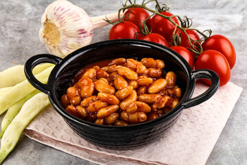 White baked bean in tomato sauce