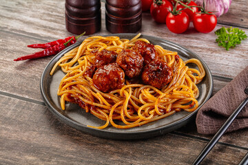 Meatballs with tomato sauce and spaghetti