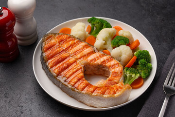 grilled salmon and vegetables