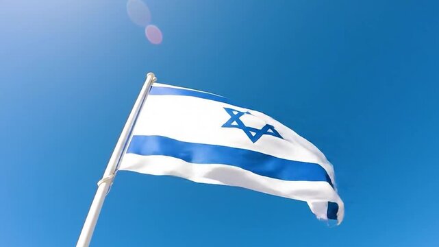drapeau isra&eacute;lien sous un ciel bleu