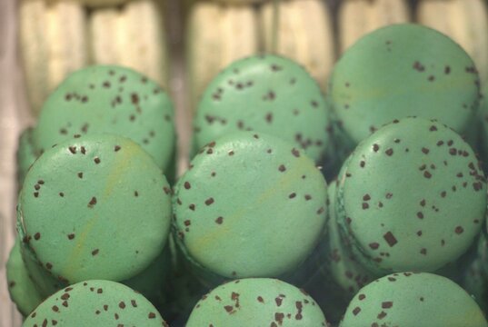 Macarons in pasticceria a Parigi