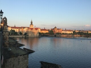 Obraz premium view of the city of prague at sunset