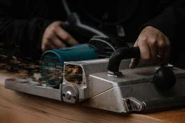 Man working table saw