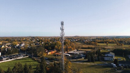 Antenna structure in open landscape with clear sky