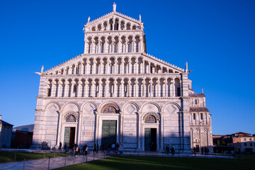 Obraz premium Pisa Cathedral (Duomo di Pisa), a Romanesque masterpiece at the heart of the Piazza dei Miracoli, standing as a testament to the city's medieval grandeur. 
