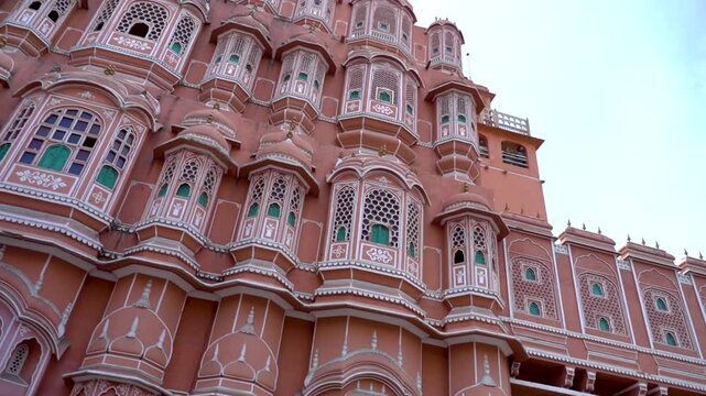 A panning shot of hawa mahal in Jaipur, Rajasthan.