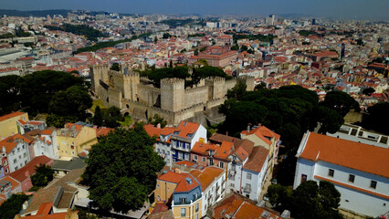 vista aera drone cidade de lisboa, rio tejo