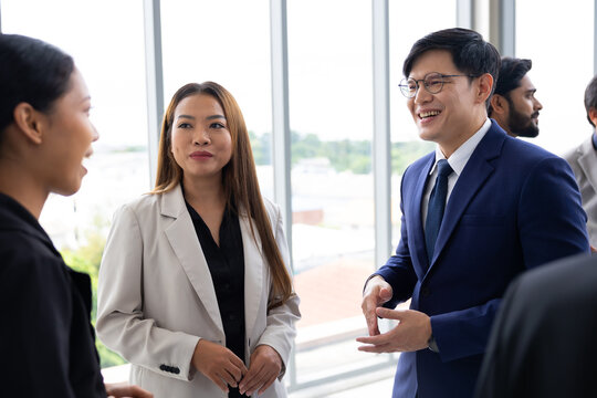 business woman meetting : Professional business teamwork diverse company people in meeting. Group of colleagues discussion during business meeting in conference room