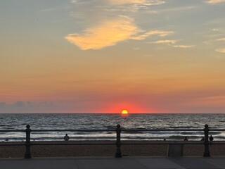 Fototapeta premium Boardwalk Silhouettes and Sunset at Virginia Beach