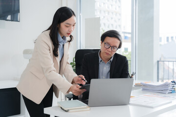 Fototapeta premium Business Professionals Collaborating on Laptop in Office