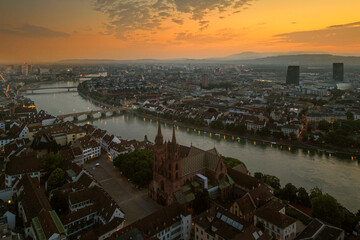 Schweiz, Basel, Baselstadt, Basel-City, Nordwestschweiz, Rhein, M&uuml;nster, Markthalle, Stadtbild, Morgenstimmung, Morgenrot, M&uuml;nsterkirche, Sonnenaufgang, Kircht&uuml;rme, Rochet&uuml;rme,