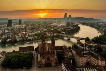 Schweiz, Basel, Baselstadt, Basel-City, Nordwestschweiz, Rhein, M&uuml;nster, Markthalle, Stadtbild, Morgenstimmung, Morgenrot, M&uuml;nsterkirche, Sonnenaufgang, Kircht&uuml;rme, Rochet&uuml;rme,