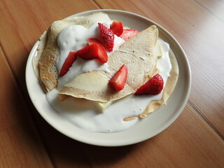 pancakes with strawberries and scream