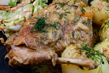 królik, śmietana, zioła, jedzenie, obiad, posiłek, sałata, dania, jarzyna, delikatesowy, lunch, przepyszny