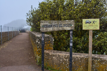 Theft warning at Anaga trail parking