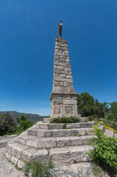 commemorative tower of the 500th anniversary of the reconquest