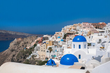 oia village santorini greece