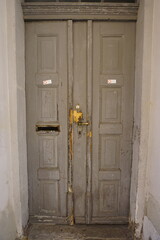 frontdoOrs