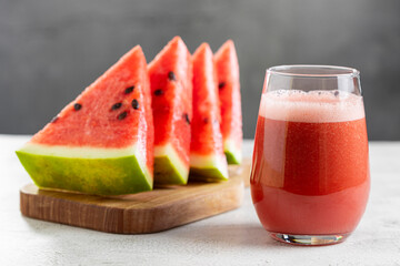 Delicious fresh watermelon juice in glass cup with sliced ​​watermelons.