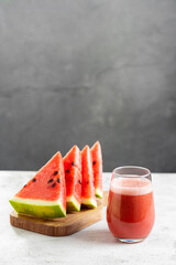 Delicious fresh watermelon juice in glass cup with sliced ​​watermelons.