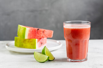 Delicious fresh watermelon juice in glass cup with sliced ​​watermelons.