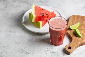 Delicious fresh watermelon juice in glass cup with sliced ​​watermelons.