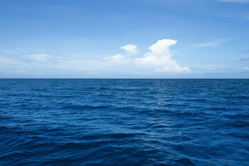 Fototapeta premium Beautiful sky and blue sea